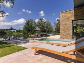 Villa Contemporaine avec Spa, Sauna, Piscine et Île Privative près de Nantes - FR-1-306-866